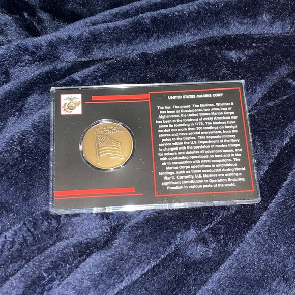 Marine Corps challenge coin in plastic case - Picture 2 of 4